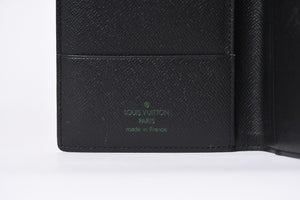 極美品 LOUIS VUITTON ルイヴィトン クーヴェルテュール パスポール 村上隆 パスポートケース M58027 カモ 中古 4a006461