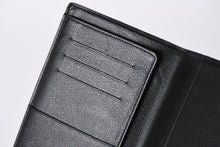 Load the image into the gallery viewer. 極美品 LOUIS VUITTON ルイヴィトン クーヴェルテュール パスポール 村上隆 パスポートケース M58027 カモ 中古 4a006461