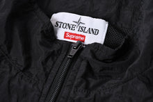 画像をギャラリービューアに読み込む, STONE ISLAND ストーンアイランド × シュプリーム ナイロンメタルトラックジャケット ブラック Lサイズ ライトアウター 美品 中古 4a006301