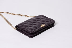 新品同様 CHANEL シャネル BOY CHANEL ボーイシャネル チェーンウォレット 30番台 ココマーク キャビアスキン パープル 中古 4b013369