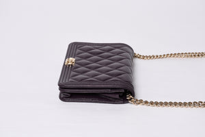 新品同様 CHANEL シャネル BOY CHANEL ボーイシャネル チェーンウォレット 30番台 ココマーク キャビアスキン パープル 中古 4b013369