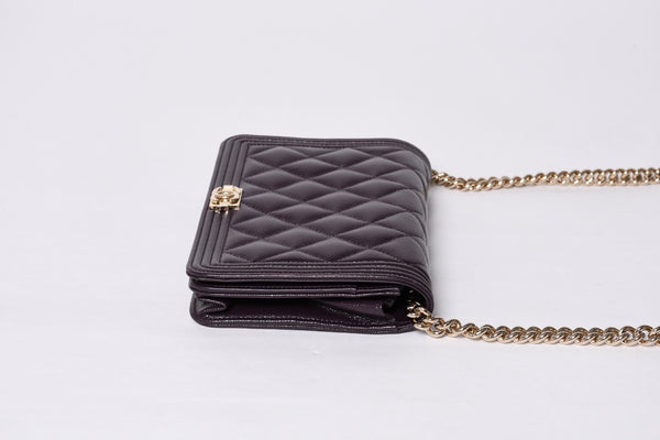 新品同様 CHANEL シャネル BOY CHANEL ボーイシャネル チェーンウォレット 30番台 ココマーク キャビアスキン パープル 中古 4b013369