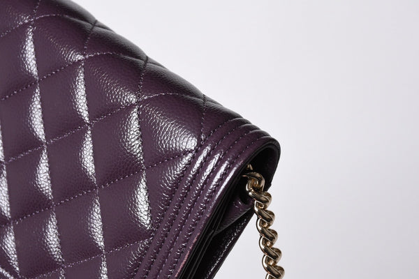 新品同様 CHANEL シャネル BOY CHANEL ボーイシャネル チェーンウォレット 30番台 ココマーク キャビアスキン パープル 中古 4b013369