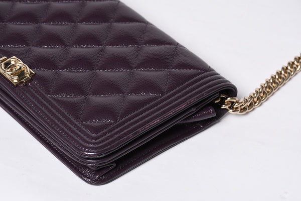 新品同様 CHANEL シャネル BOY CHANEL ボーイシャネル チェーンウォレット 30番台 ココマーク キャビアスキン パープル 中古 4b013369