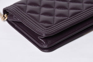 新品同様 CHANEL シャネル BOY CHANEL ボーイシャネル チェーンウォレット 30番台 ココマーク キャビアスキン パープル 中古 4b013369