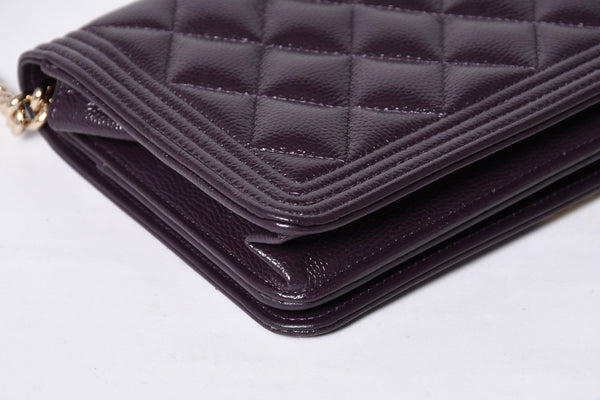 新品同様 CHANEL シャネル BOY CHANEL ボーイシャネル チェーンウォレット 30番台 ココマーク キャビアスキン パープル 中古 4b013369