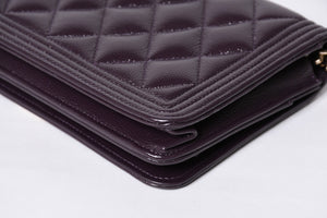 新品同様 CHANEL シャネル BOY CHANEL ボーイシャネル チェーンウォレット 30番台 ココマーク キャビアスキン パープル 中古 4b013369