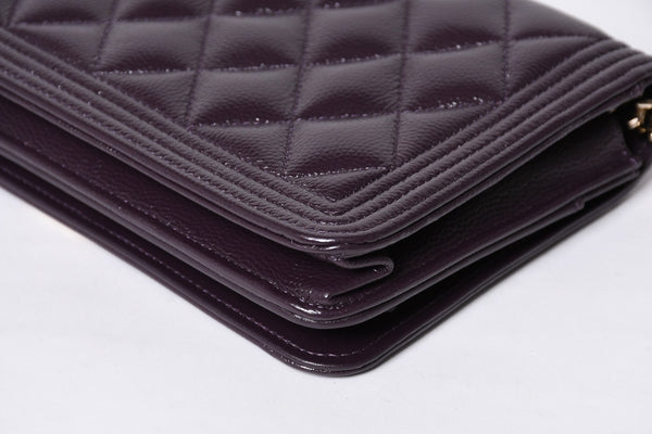 新品同様 CHANEL シャネル BOY CHANEL ボーイシャネル チェーンウォレット 30番台 ココマーク キャビアスキン パープル 中古 4b013369