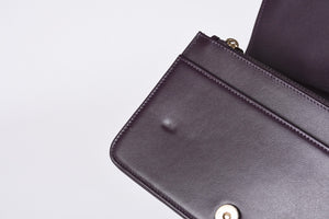新品同様 CHANEL シャネル BOY CHANEL ボーイシャネル チェーンウォレット 30番台 ココマーク キャビアスキン パープル 中古 4b013369