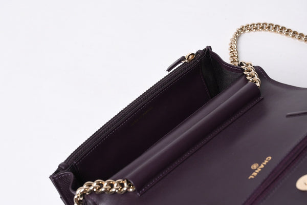 新品同様 CHANEL シャネル BOY CHANEL ボーイシャネル チェーンウォレット 30番台 ココマーク キャビアスキン パープル 中古 4b013369