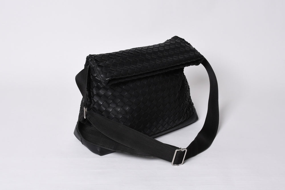 BOTTEGAVENETA Bottega Veneta Intrecciato Shoulder Bag 651836 Leather Black Silver Hardware Good Condition Used 4a000373