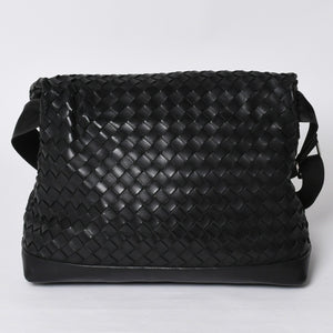 BOTTEGAVENETA ボッテガヴェネタ イントレチャート ショルダーバッグ 651836 レザー ブラック シルバー金具 美品 中古 4a000373
