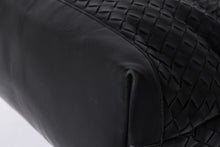 画像をギャラリービューアに読み込む, BOTTEGAVENETA ボッテガヴェネタ イントレチャート ショルダーバッグ 651836 レザー ブラック シルバー金具 美品 中古 4a000373