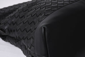 BOTTEGAVENETA ボッテガヴェネタ イントレチャート ショルダーバッグ 651836 レザー ブラック シルバー金具 美品 中古 4a000373