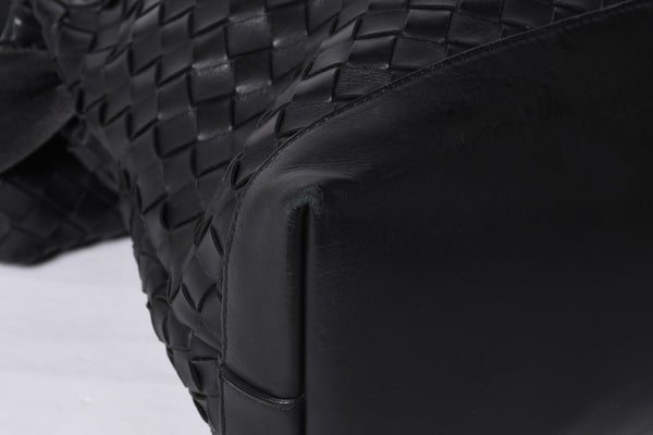 BOTTEGAVENETA ボッテガヴェネタ イントレチャート ショルダーバッグ 651836 レザー ブラック シルバー金具 美品 中古 4a000373