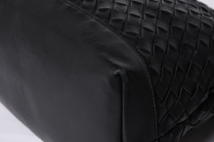 BOTTEGAVENETA ボッテガヴェネタ イントレチャート ショルダーバッグ 651836 レザー ブラック シルバー金具 美品 中古 4a000373