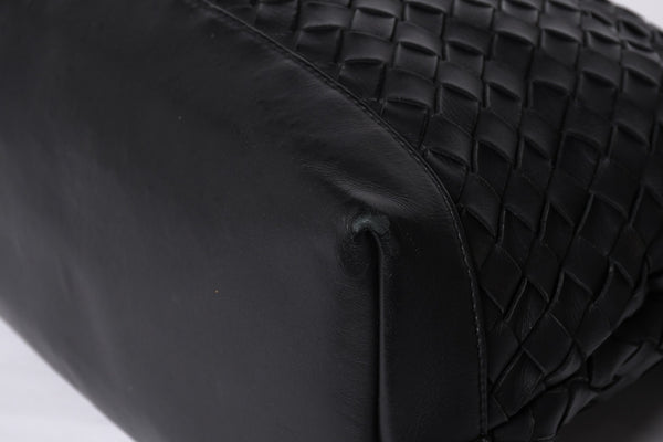 BOTTEGAVENETA ボッテガヴェネタ イントレチャート ショルダーバッグ 651836 レザー ブラック シルバー金具 美品 中古 4a000373
