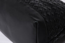 画像をギャラリービューアに読み込む, BOTTEGAVENETA ボッテガヴェネタ イントレチャート ショルダーバッグ 651836 レザー ブラック シルバー金具 美品 中古 4a000373