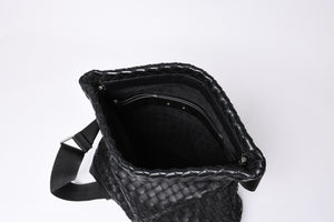 BOTTEGAVENETA ボッテガヴェネタ イントレチャート ショルダーバッグ 651836 レザー ブラック シルバー金具 美品 中古 4a000373