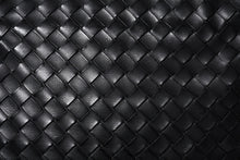 画像をギャラリービューアに読み込む, BOTTEGAVENETA ボッテガヴェネタ イントレチャート ショルダーバッグ 651836 レザー ブラック シルバー金具 美品 中古 4a000373