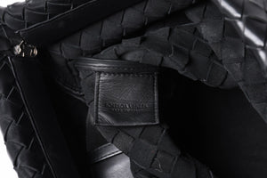 BOTTEGAVENETA ボッテガヴェネタ イントレチャート ショルダーバッグ 651836 レザー ブラック シルバー金具 美品 中古 4a000373