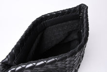 画像をギャラリービューアに読み込む, BOTTEGAVENETA ボッテガヴェネタ イントレチャート ショルダーバッグ 651836 レザー ブラック シルバー金具 美品 中古 4a000373