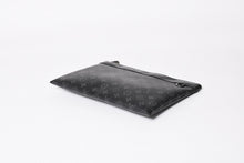 画像をギャラリービューアに読み込む, LOUIS VUITTON ルイヴィトン モノグラムエクリプス ポシェットディスカバリー M62291 クラッチバッグ ブラック 美品 中古 4a004673