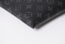 画像をギャラリービューアに読み込む, LOUIS VUITTON ルイヴィトン モノグラムエクリプス ポシェットディスカバリー M62291 クラッチバッグ ブラック 美品 中古 4a004673
