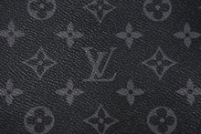 画像をギャラリービューアに読み込む, LOUIS VUITTON ルイヴィトン モノグラムエクリプス ポシェットディスカバリー M62291 クラッチバッグ ブラック 美品 中古 4a004673