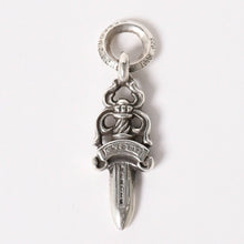 画像をギャラリービューアに読み込む, [USED/中古]CHROME HEARTS クロムハーツ ペンダントトップ #5 DAGGER CHARM シルバー シルバー925 Aランク 中古 4a005386