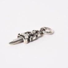画像をギャラリービューアに読み込む, [USED/中古]CHROME HEARTS クロムハーツ ペンダントトップ #5 DAGGER CHARM シルバー シルバー925 Aランク 中古 4a005386