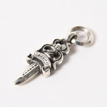 画像をギャラリービューアに読み込む, [USED/中古]CHROME HEARTS クロムハーツ ペンダントトップ #5 DAGGER CHARM シルバー シルバー925 Aランク 中古 4a005386