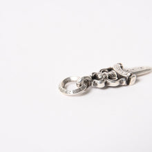画像をギャラリービューアに読み込む, [USED/中古]CHROME HEARTS クロムハーツ ペンダントトップ #5 DAGGER CHARM シルバー シルバー925 Aランク 中古 4a005386