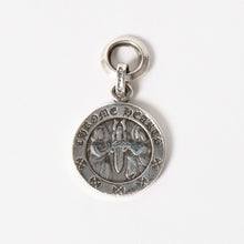 画像をギャラリービューアに読み込む, CHROME HEARTS クロムハーツ CHRM ANGL MDL V2 エンジェルメダル チャーム V2 ペンダントトップ 重量約6.74g シルバー925 美品 中古 4a005374
