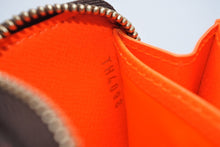 Load image into Gallery viewer, 新品同様 LOUIS VUITTON ルイヴィトン ジッピー コインパース M93708 スティーブン スプラウス モノグラム グラフィティ 中古 4b013206