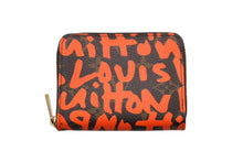 Load image into Gallery viewer, 新品同様 LOUIS VUITTON ルイヴィトン ジッピー コインパース M93708 スティーブン スプラウス モノグラム グラフィティ 中古 4b013206