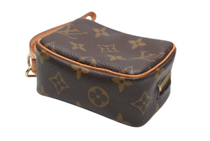 極美品 LOUIS VUITTON ルイヴィトン トゥルース ワピティ ポーチ M58030 モノグラム ブラウン PVC レザー 中古 4b013204