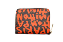 Load image into Gallery viewer, 新品同様 LOUIS VUITTON ルイヴィトン ジッピー コインパース M93708 スティーブン スプラウス モノグラム グラフィティ 中古 4b013206