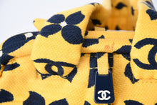 Load image into Gallery viewer, 極美品 CHANEL シャネル がま口 ハンドバッグ A18977 7番台 ココマーク キャンバス イエロー ネイビー 花柄 総柄 中古 4b013083
