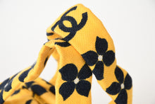 Load image into Gallery viewer, 極美品 CHANEL シャネル がま口 ハンドバッグ A18977 7番台 ココマーク キャンバス イエロー ネイビー 花柄 総柄 中古 4b013083