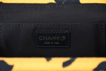 Load image into Gallery viewer, 極美品 CHANEL シャネル がま口 ハンドバッグ A18977 7番台 ココマーク キャンバス イエロー ネイビー 花柄 総柄 中古 4b013083