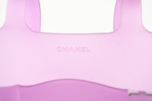 Load image into Gallery viewer, CHANEL シャネル ヴィンテージ ロゴ ラバー ミニトートバッグ パープル 美品 中古 4b013451