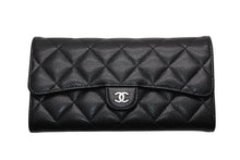 Load image into Gallery viewer, CHANEL シャネル クラシック フラップウォレット 長財布 AP0241 ランダム番台 ココマーク キャビアスキン ブラック 美品 中古 4b013195