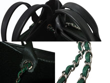 Load image into Gallery viewer, CHANEL シャネル ドーヴィルGM トートバッグ 26番台 ココマーク ボア レザー グリーン 2WAY シルバー金具 美品 中古 4b002659