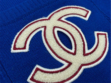 Load image into Gallery viewer, CHANEL シャネル ココマーク カシミヤ マフラー ブルー ホワイト レッド ストール ポケット付き ロゴ 小物 美品 中古 4c071554