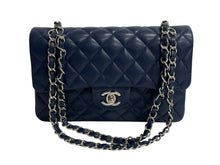 Load image into Gallery viewer, 極美品 CHANEL シャネル チェーンショルダーバッグ マトラッセ23 キャビアスキン ネイビー シルバー金具 24番台 中古 4c075674