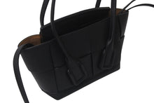 Load image into Gallery viewer, 新品未使用 BOTTEGA VENETA ボッテガヴェネタ 2wayバッグ ハンドバッグ ショルダーバッグ ブラック レザー シルバー金具 中古 4c075684