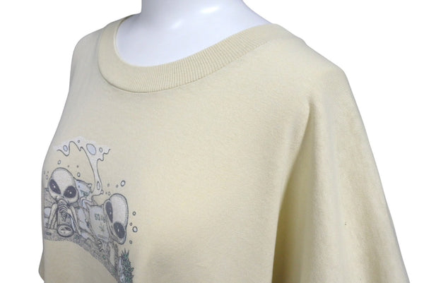 VINTAGE Vintage DOMANI Alien Marijuana Short Sleeve T-shirt Old Clothes Light Beige Size XL Good Condition Used 4c075825