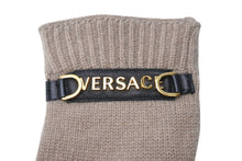 Load image into Gallery viewer, VERSACE ヴェルサーチ 手袋 指ぬきグローブ フィンガーレス手袋 GLOVES ベージュ カシミヤ レザー ゴールド金具 美品 中古 4c070101