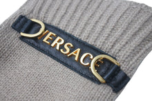 Load image into Gallery viewer, VERSACE ヴェルサーチ 手袋 指ぬきグローブ フィンガーレス手袋 GLOVES ベージュ カシミヤ レザー ゴールド金具 美品 中古 4c070101